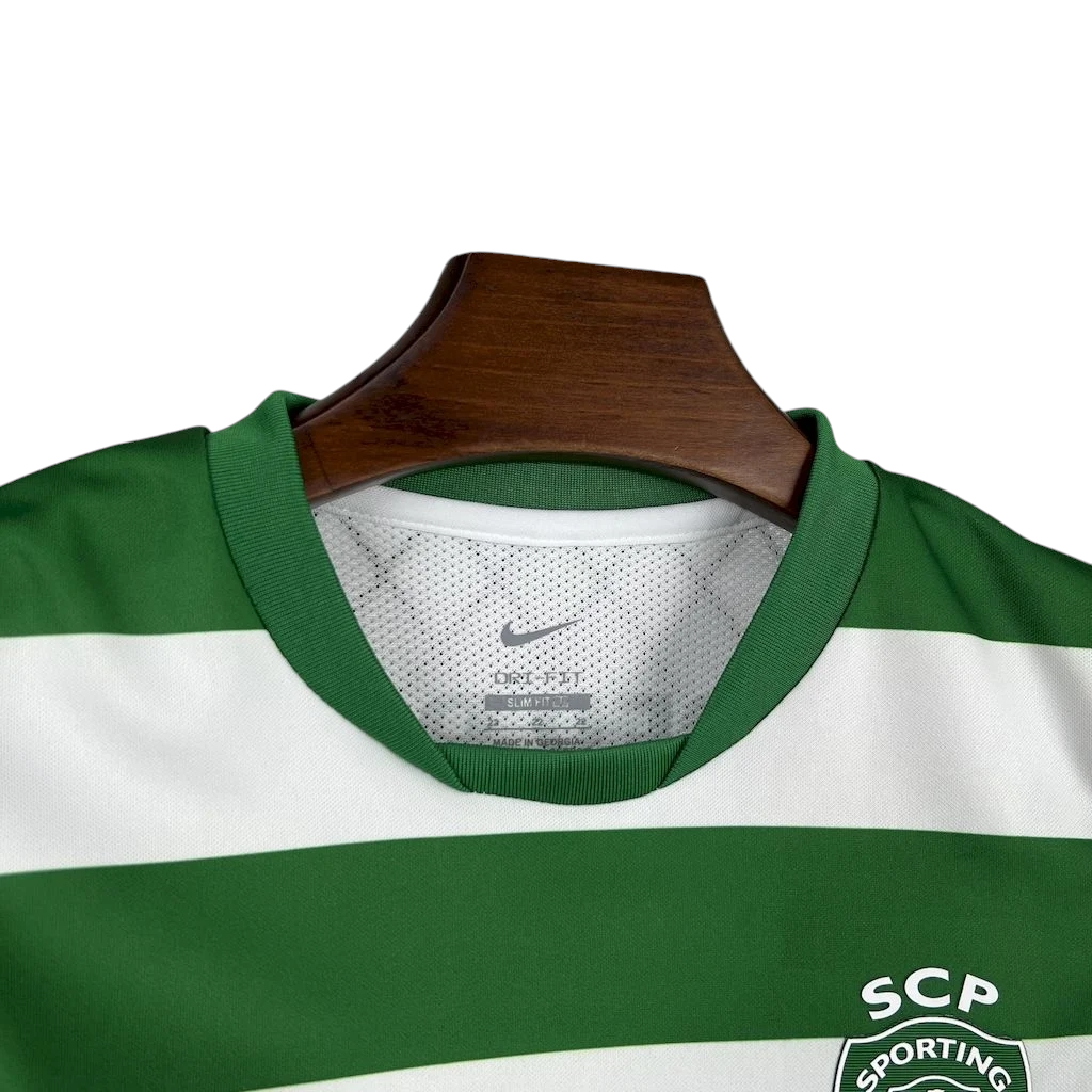 Sporting - Kit criança e adulto principal 25/26 - Caixa e Saco Sporting incluídos