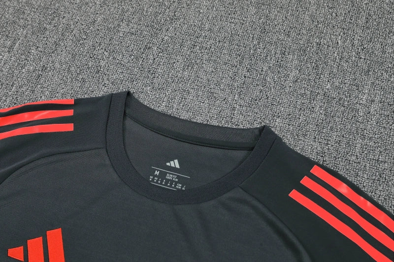 Bayern Munique - Kit Criança e Adulto 25/26