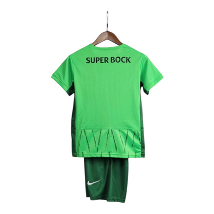 Sporting - Kit criança e adulto verve 24/25 - Caixa e Saco Sporting incluídos