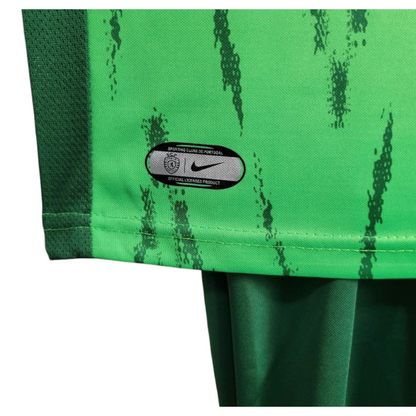 Sporting - Kit criança e adulto verve 24/25 - Caixa e Saco Sporting incluídos