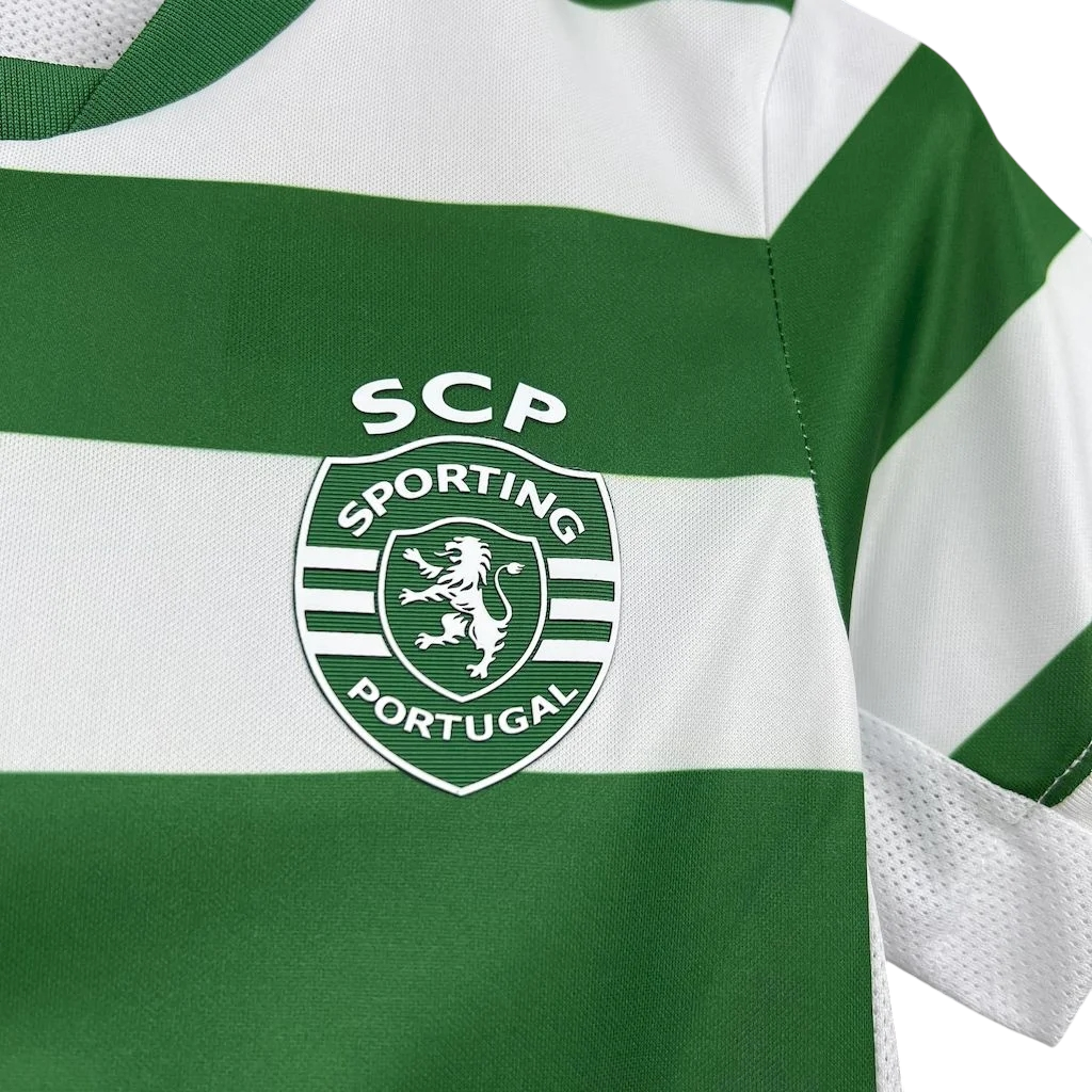 Sporting - Kit criança e adulto principal 25/26 - Caixa e Saco Sporting incluídos