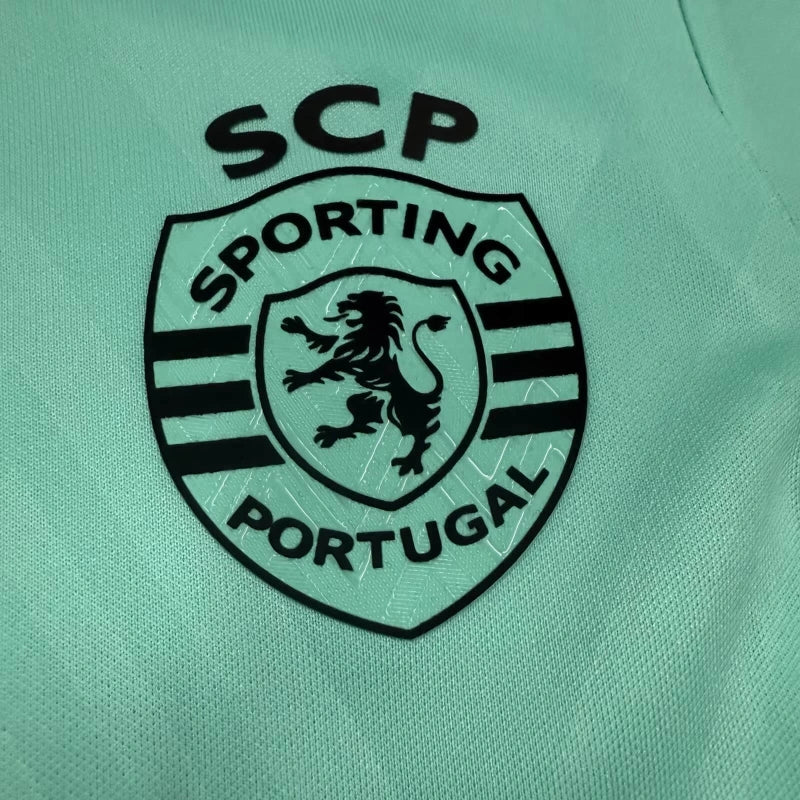 Sporting - Kit criança e adulto 3° equipamento 25/26 - Caixa e Saco Sporting incluídos
