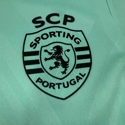 Sporting - Kit criança e adulto 3° equipamento 25/26 - Caixa e Saco Sporting incluídos