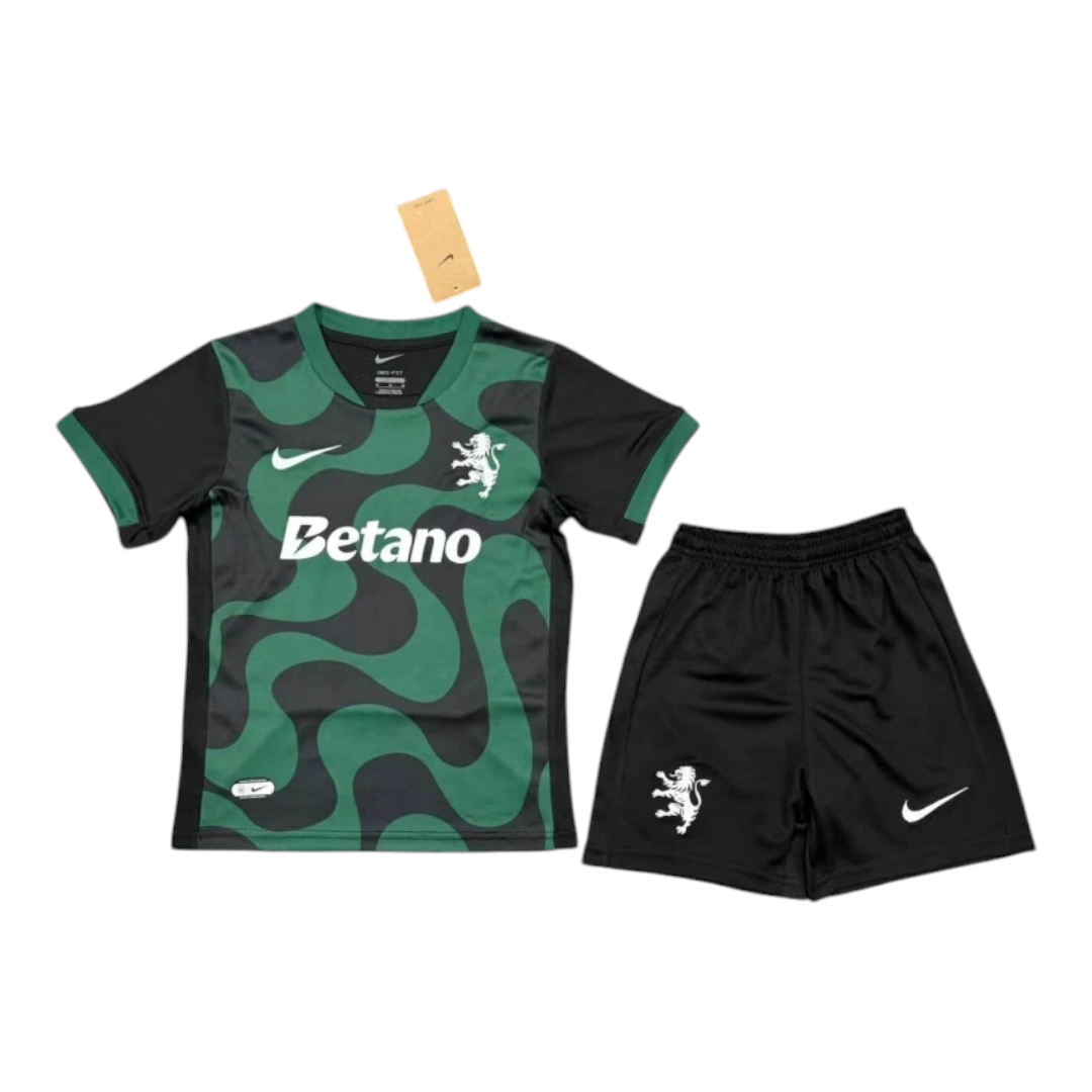 Sporting - Kit criança e adulto alternativo preto 25/26 - Caixa e Saco Sporting incluídos