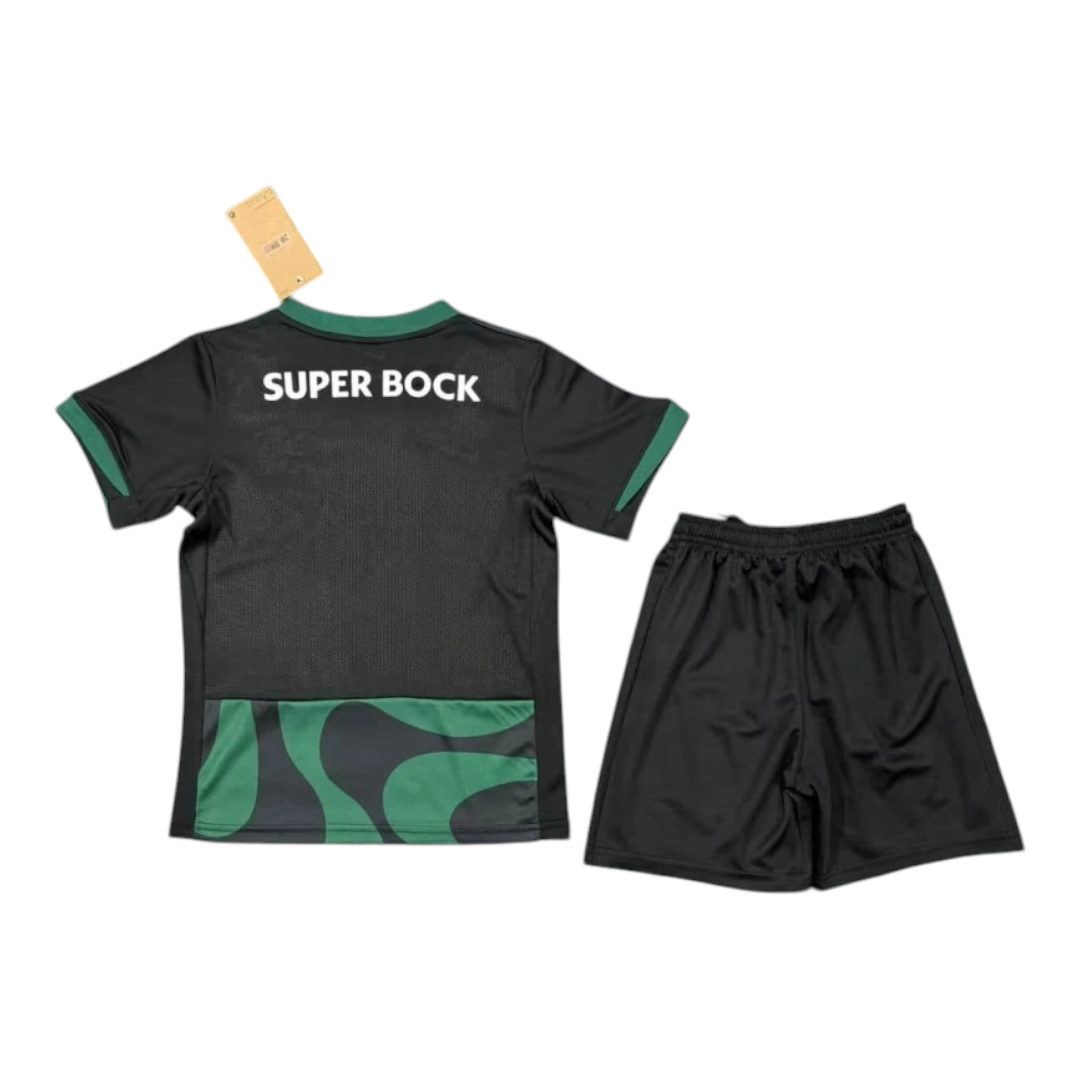 Sporting - Kit criança e adulto alternativo preto 25/26 - Caixa e Saco Sporting incluídos
