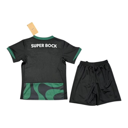 Sporting - Kit criança e adulto alternativo preto 25/26 - Caixa e Saco Sporting incluídos