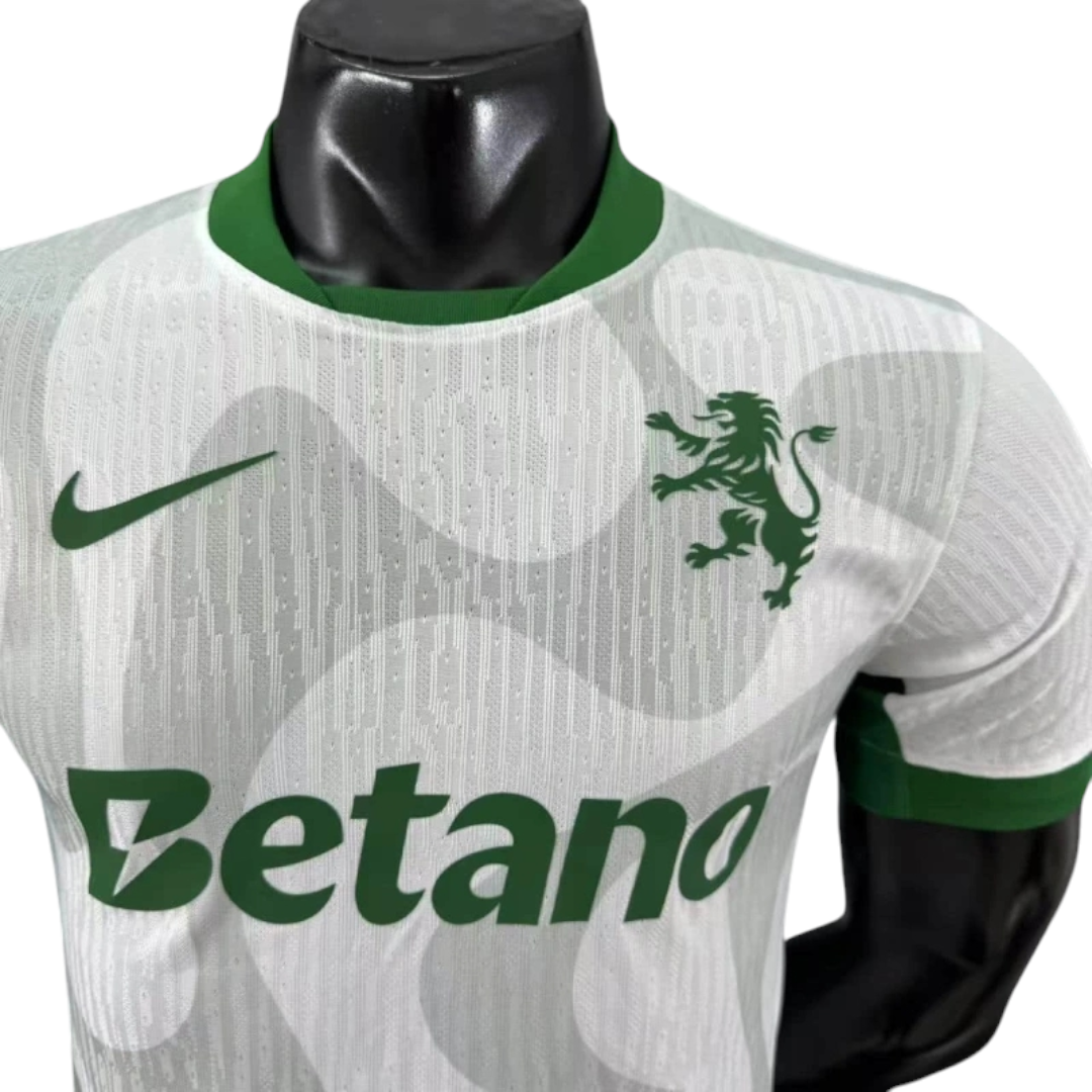 Sporting - Camisola alternativa branca 25/26 - VERSÃO JOGADOR (LER DESCRIÇÃO)