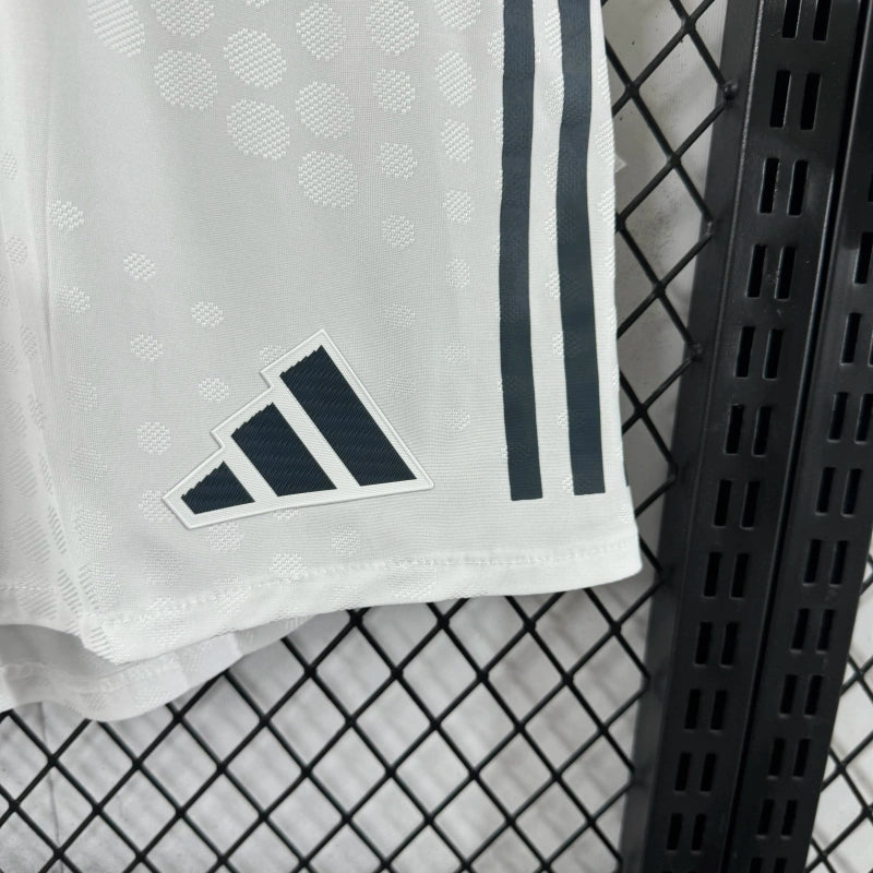 Bayern Munique - Kit Criança e Adulto Versão Jogador 25/26