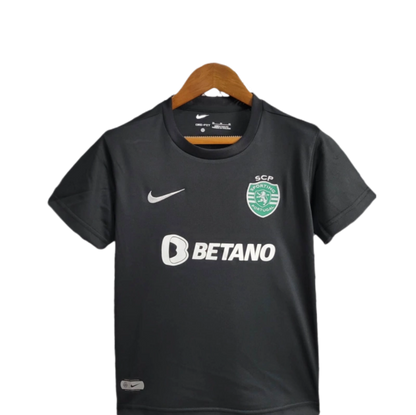 Sporting - Kit criança e adulto alternativo preto 24/25 - Caixa e Saco Sporting incluídos
