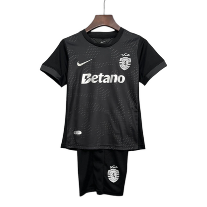 Sporting - Kit criança e adulto away 25/26 - Caixa e Saco Sporting incluídos