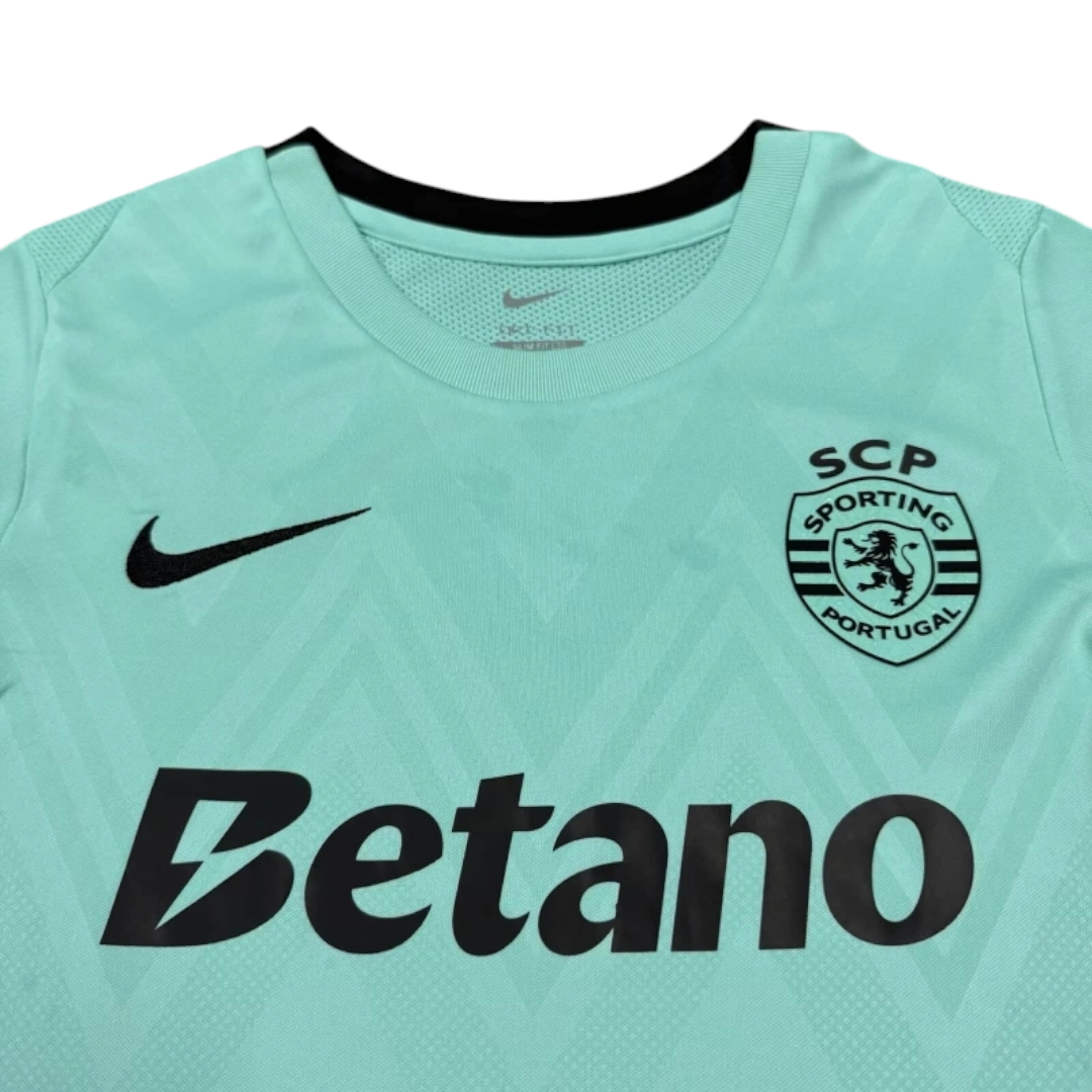 Sporting - Kit criança e adulto 3° equipamento 25/26 - Caixa e Saco Sporting incluídos