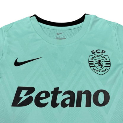 Sporting - Kit criança e adulto 3° equipamento 25/26 - Caixa e Saco Sporting incluídos